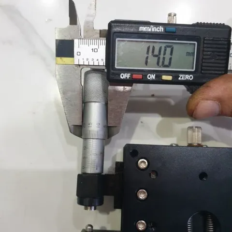 bộ trượt 2 trục xy tinh chỉnh panme to 80x80 hành trình 25mm có vạch