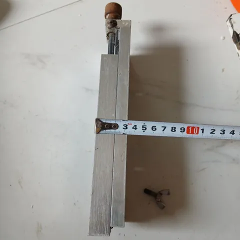 bộ trượt nhôm mang cá tháo máy có tay vặn và khóa vị trí vít me cơ
