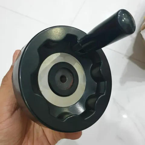 tay quay gập gọn đường kính 98mm trục thép lỗ trục 8mm