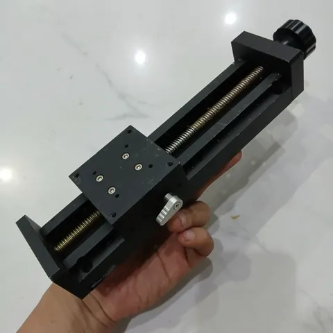 bộ trượt mang cá nhôm đen hành trình 150mm có khóa mặt bích vuông 60x60