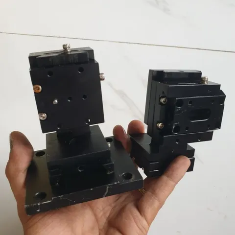 combo 3 trục XYZ mang cá hành trình 20mm mỗi trục có mặt bích và chân đế