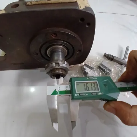 11kg cụm đầu trục mặt bích mâm cặp 80 kèm chấu trái thông lỗ 16 chế khoan phay mài trục A B