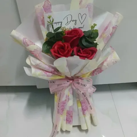 Bó hoa sáp thơm 3 bông màu hồng đỏ xinh xắn làm quà tặng 20/10 cho người yêu thương