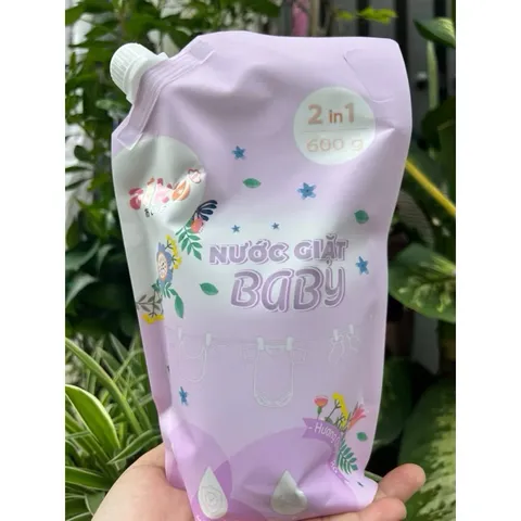 Nước giặt Aiko-TÚI 600 ML-thơm lâu và dịu nhẹ, an toàn vs da nhạy cảm của bé