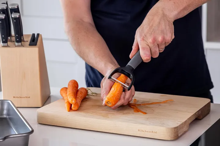 Dao Gọt KitchenAid màu Đỏ Empire KAG145OHERE