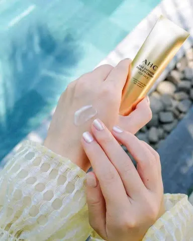 Kem Dưỡng Mắt Và Mặt AHC Age Defense 2-Trong-1 40ml - Dưỡng Ẩm, Làm Mờ Nếp Nhăn, Phù Hợp Mọi Làn Da 