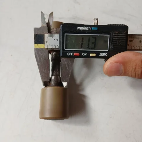 2 con lăn trục xoay 2 đầu bọc cao su mềm tì ép vật liệu băng chuyền chà nhám