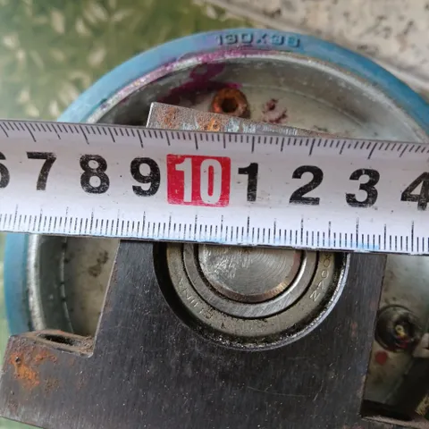 cụm trục xoay nansin 130x33 tháo máy nhựa pu mài băng nhám dẫn phôi