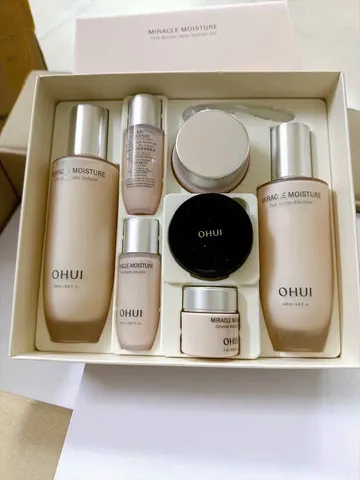Bộ Dưỡng Da Ohui Miracle Moisture Special 7 Món - Đủ Bộ Chăm Sóc Da, Cung Cấp Ẩm, Dưỡng Trắng, Tặng Phấn Nước Mini 5gr