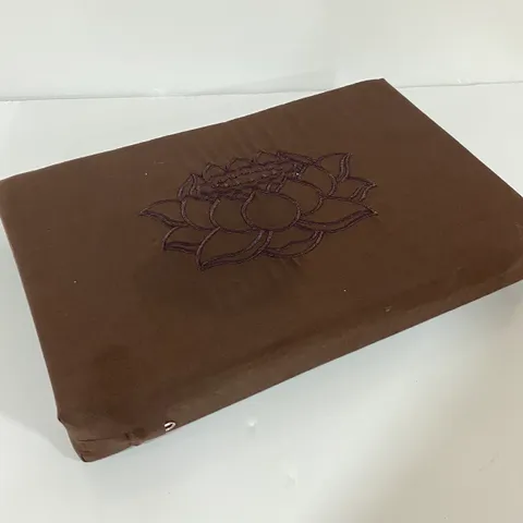 Gối quỳ nhỏ ngồi thiền tụng kinh Phật vải đẹp êm ái 20CM X 30CM DÀY 3 LY 890540
