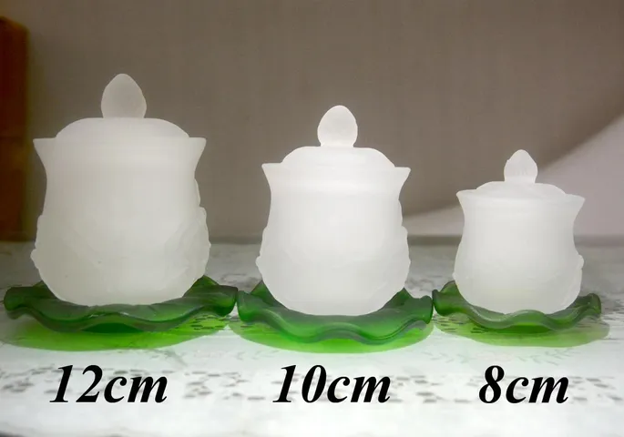 [HCM]Ly nước thờ cúng hoa sen lưu ly trắng đế xanh-Ba cỡ 890686