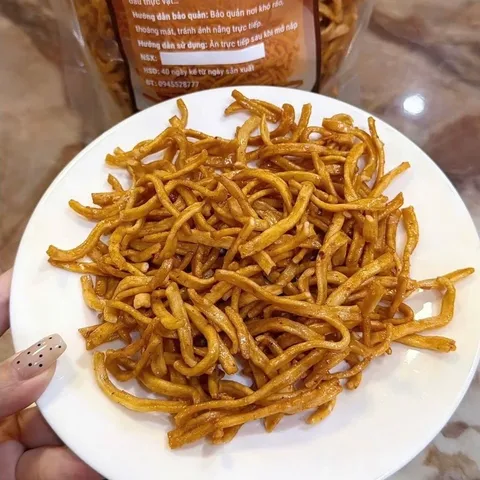 quẩy giòn handmade tẩm vị mặn ngọt hơi cay nhẹ ăn vặt thơm ngon, càng ăn càng cuốn