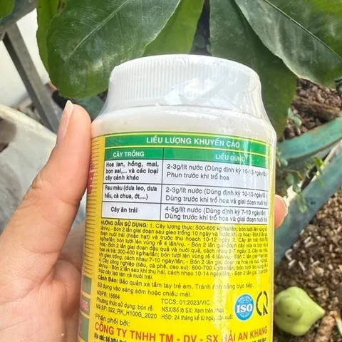 Siêu to trái 20-20-20 + TE 100g Cho Cây Cảnh & Hoa Phát Triển Khỏe Mạnh Chống Hạn & Bệnh