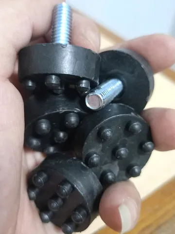 4 chân đế tăng chỉnh M6-M8 gai đen
