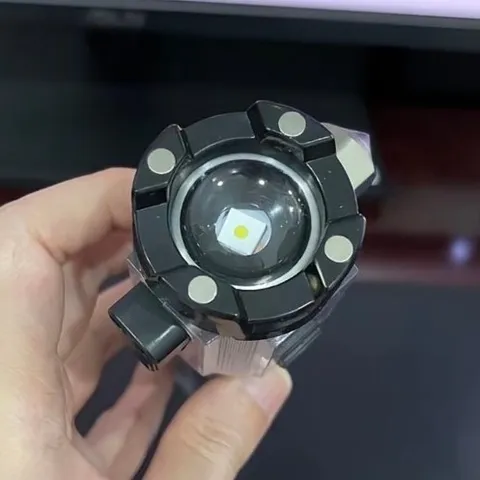 Đèn Pin F35 Led lazer zoom tỏa siêu sáng - còi báo động - cắt dây an toàn - phá kính - cod led