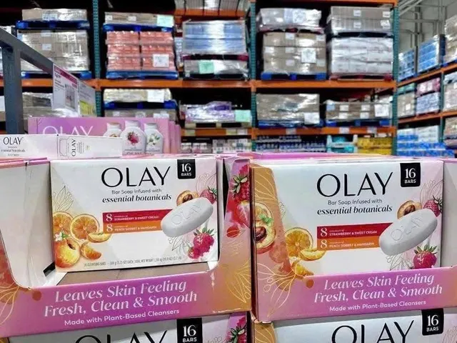 XÀ BÔNG TẮM DƯỠNG ẨM OLAY ESSENTIAL BOTANICALS MỸ HỘP 16 BÁNH