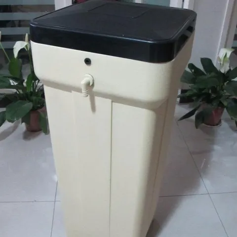 Thùng đựng muối hoàn nguyên hạt nhựa trong hệ thống lọc