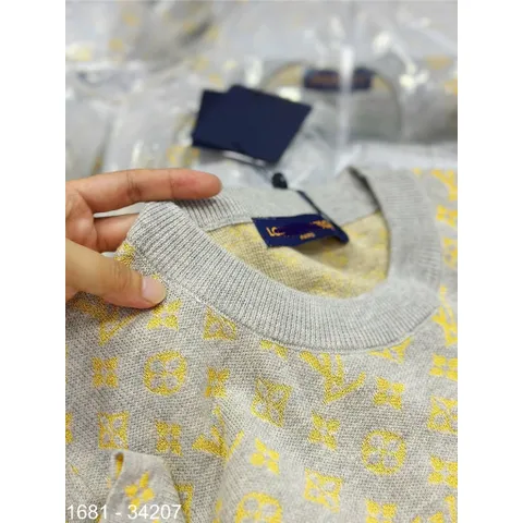 Áo T-Shirt Phông Len Nam Nữ Chất Len Mềm Mịn Mỏng Nhẹ - Chuẩn Hàng QCCC