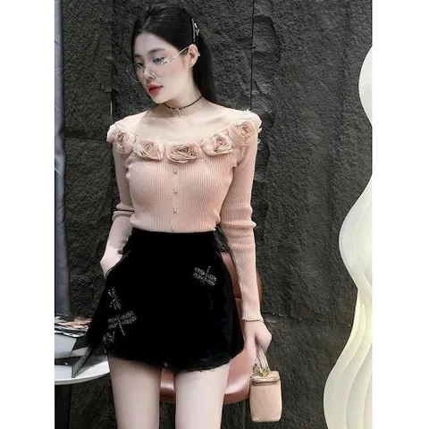 Áo len trễ vai hoa cuốn cúc ngọc - May7254