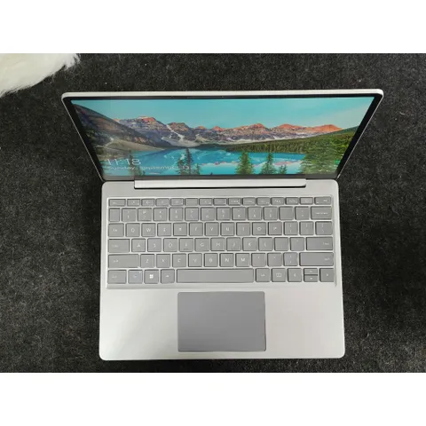 Microsoft Surface Laptop Go 2 12.4'' Intel Core i5-1135G7 ( gen 11) , Nhập Khẩu Mỹ , nhỏ gọn