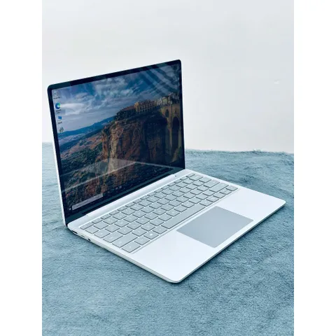 Microsoft Surface Laptop Go 12.4'' nhỏ gọn , bền bỉ  Nhập Khẩu Mỹ | Máy zin nguyên bản