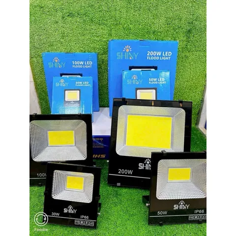Đèn pha led 200W đủ công suất cho sân bóng đá, công trình, biển quảng cáo lắp đặt ngoài trời chống nước