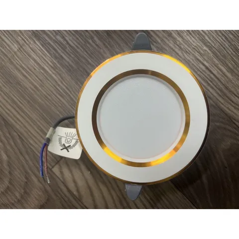 Âm trần led 7w 3 chế độ viền vàng khoét lỗ 90 cao cấp bảo hành 2 năm