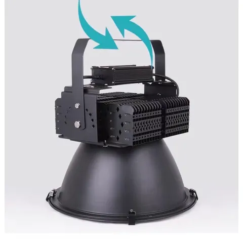 Đèn led chiếu xa ngoài trời chuyên cho tàu biển, sân vận động, vuông tôm, hàng chuẩn công suất chống nước IP67 điện 220v