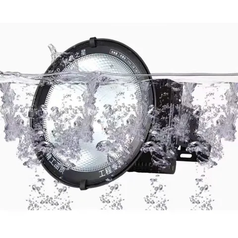 Đèn led chiếu xa ngoài trời chuyên cho tàu biển, sân vận động, vuông tôm, hàng chuẩn công suất chống nước IP67 điện 220v