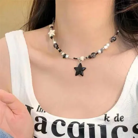 Vòng cổ sao đen huyền bí