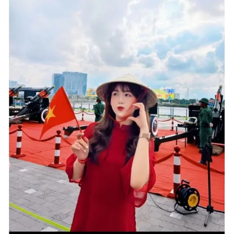 Cờ Việt Nam cầm tay, cờ vẫy, in sắc nét, vải mịn, công nghệ cắt không bị xơ viền