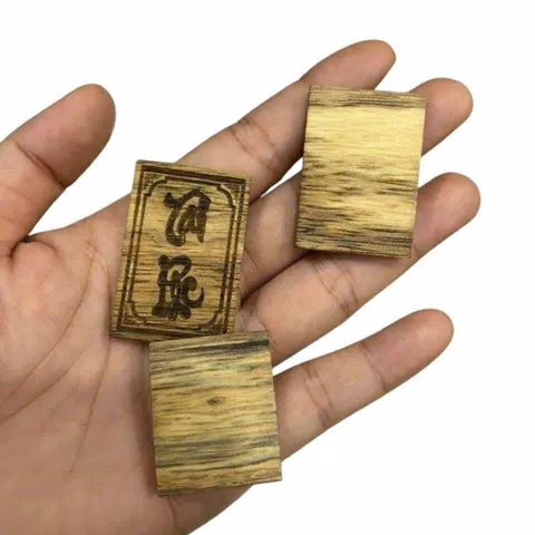 Miếng trầm bỏ ví Tài Lộc và Bình An, chất liệu trầm tốc già.