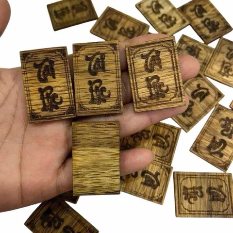 Miếng trầm bỏ ví Tài Lộc và Bình An, chất liệu trầm tốc già.