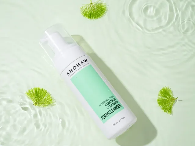 (Hàng nhập khẩu) Sữa Rửa Mặt Dạng Bọt Dành Cho Da Dầu Mụn Ahohaw Control Clearing Foam Cleanser 150ml