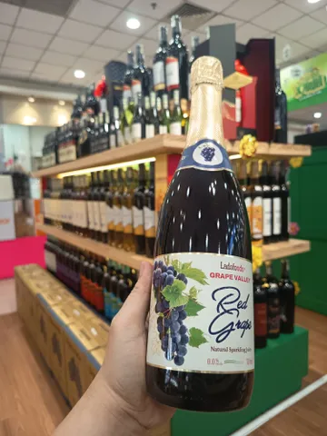 Grape Valley - Nước Trái Cây Có Ga NHO - Chai 750mill