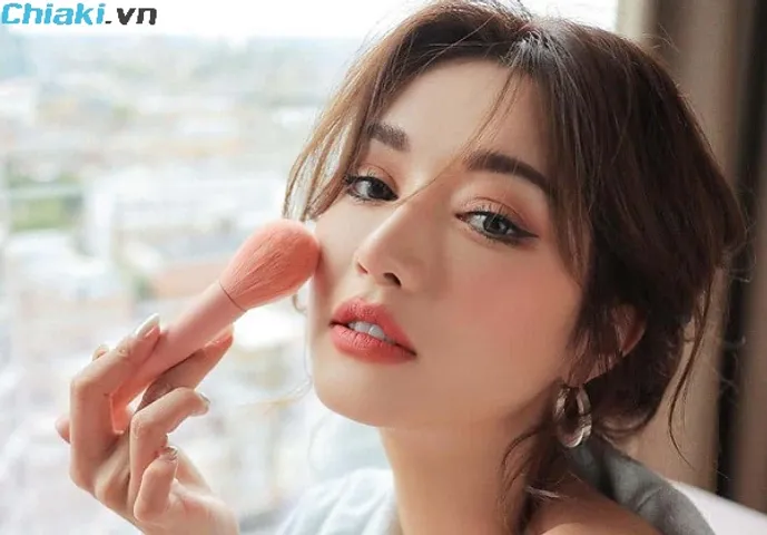 Học cách trang điểm Hàn Quốc nhẹ nhàng, nữ tính, trong veo