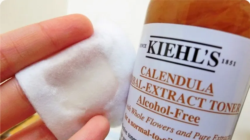 Nước hoa hồng Kiehl's Calendula Herbal Extract Alcohol-Free 250ml - Toner Duy Trì Cân Bằng Da Dầu, Hỗ Trợ Giảm Mụn, Dịu Nhẹ, Thiên Nhiên