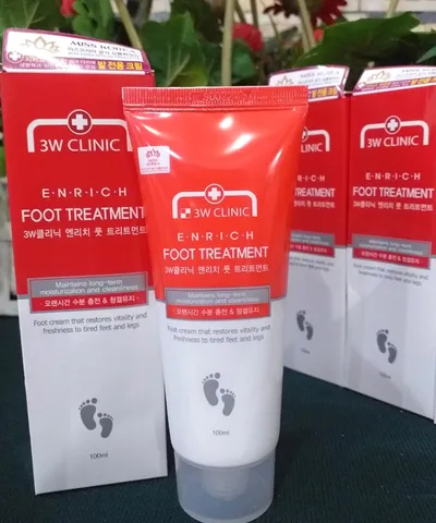 Kem Dưỡng Ẩm 3W Clinic Foot Treatment Phục Hồi Da Chân Thô Ráp - Giải Quyết Nứt Gót, Khô Da, Mềm Mịn, 100ml