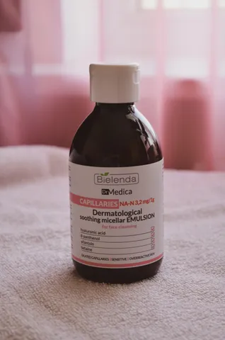 Sữa Rửa Mặt Tẩy Trang Bielenda Dr Medica Capillaries 250ml - Dành Cho Da Khô Nhạy Cảm, Làm Sạch Dịu Nhẹ, Giảm Kích Ứng