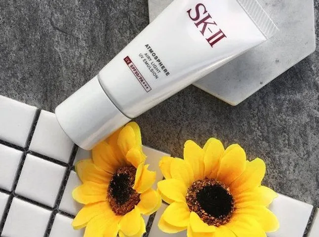 Kem Chống Nắng SK-II Atmosphere Airy Light UV Cream SPF50+ PA++++ - Dưỡng Da, Chống Lão Hóa Và Lọc Tia UV Hiệu Quả