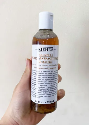 Nước hoa hồng Kiehl's Calendula Herbal Extract Alcohol-Free 250ml - Toner Duy Trì Cân Bằng Da Dầu, Hỗ Trợ Giảm Mụn, Dịu Nhẹ, Thiên Nhiên