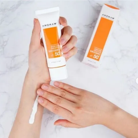 Tinh Chất Chống Nắng Ahohaw Sun Essence SPF 50+/PA+++ - Bảo Vệ Da Toàn Diện, Dưỡng Ẩm, Thẩm Thấu Nhanh, Phù Hợp Mọi Loại Da
