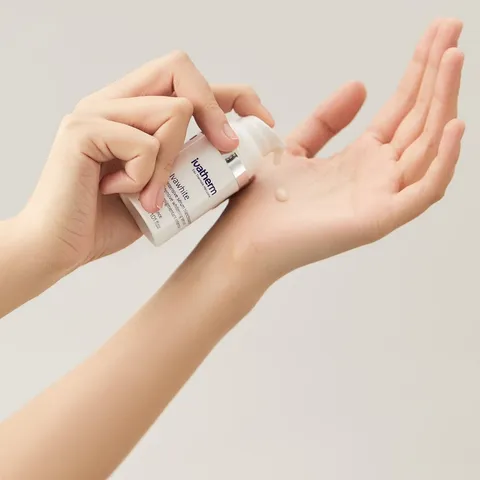 Serum Ivawhite Chuyên Sâu Giảm Nám - Làm Sáng Da Hiệu Quả 30ml, Phù Hợp Mọi Loại Da, Giải Pháp Cho Da Nám Tàn Nhang.