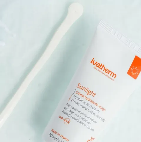 Kem Chống Nắng Ivatherm SPF50+ Dành Cho Da Khô Nhạy Cảm - Kem Dưỡng Ẩm Chống Tia UVA/UVB 360° 50ml