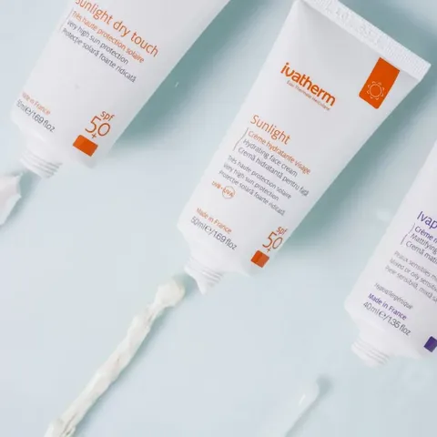 Kem Chống Nắng Ivatherm SPF50+ Dành Cho Da Khô Nhạy Cảm - Kem Dưỡng Ẩm Chống Tia UVA/UVB 360° 50ml