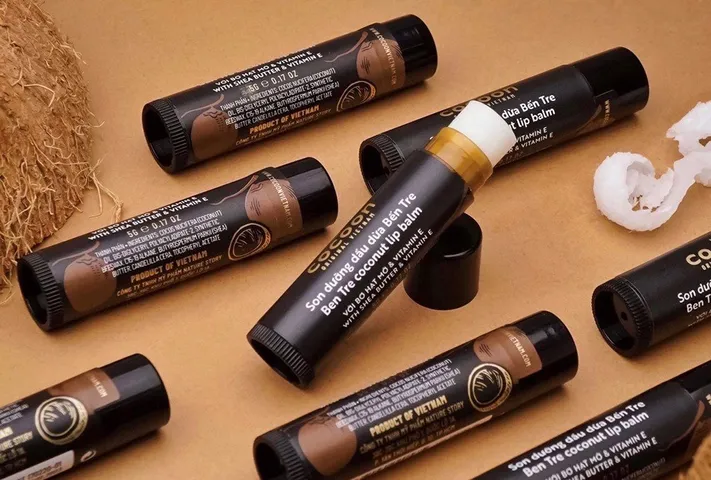 Son Dưỡng Dầu Dừa Cocoon Bến Tre Coconut Lip Balm - Dưỡng Ẩm Môi, Thảo Dược Thiên Nhiên, Thuần Chay, Hương Kẹo Dừa Ngọt Ngào