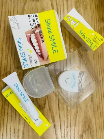 Bộ kít làm trắng răng Shine Smile Nhật Bản - Giúp răng trắng sáng tự nhiên tại nhà, an toàn và hiệu quả trong 10 phút mỗi ngày.