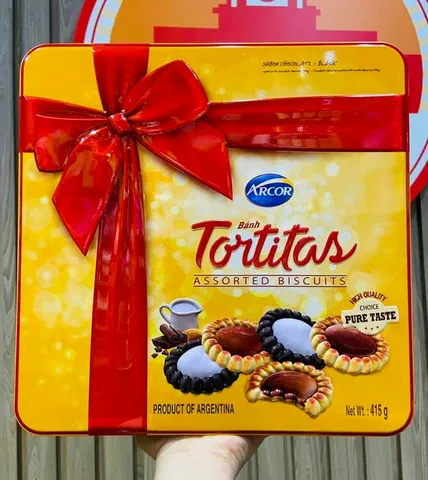 Bánh Quy Kem Arcor Tortitas Hộp Thiếc 415g - Hương Vị Đặc Sắc, Quà Tặng Lễ Tết Sang Trọng cho Người Thân và Bạn Bè