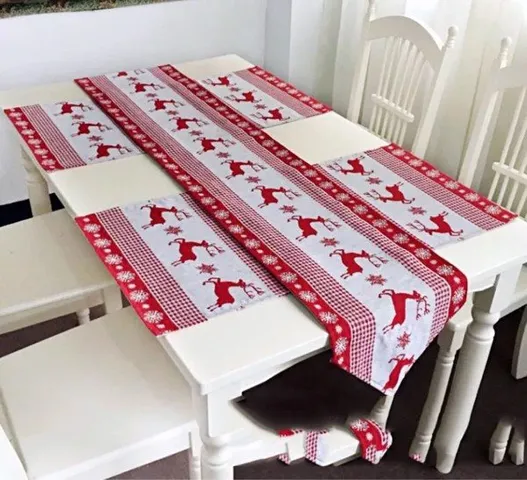 Bộ 5 tấm trải bàn ăn Giáng Sinh cao cấp với họa tiết người tuyết, bông tuyết và hoa đỏ - Trang trí tiệc Giáng Sinh ấm cúng