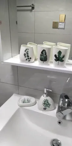 Bộ Đồ Dùng Gốm Sứ Họa Tiết Hình Lá - Sản Phẩm Trang Trí Nhà Tắm Cao Cấp, Thẩm Mỹ và Tiện Nghi